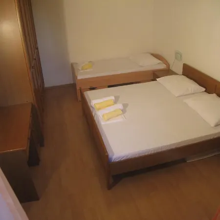 & Pierino בית הארחה